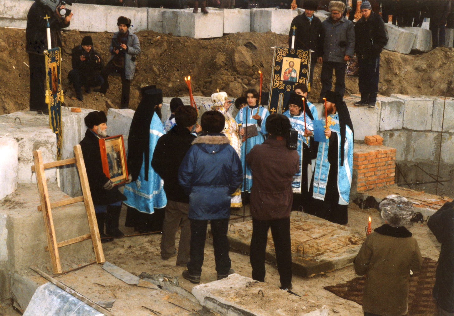 Закладка мощей в основание Благовещенского кафедрального собора. 15 февраля 1998 г.