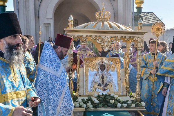 Общеепархиальный ход в праздник Албазинской иконы Божией Матери, 22 марта 2014 г. Фото Андрея Оглезнева