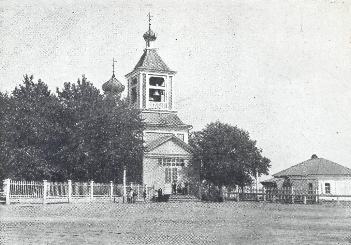 Благовещенский кафедральный собор на набережной реки Амур. Начало XX века